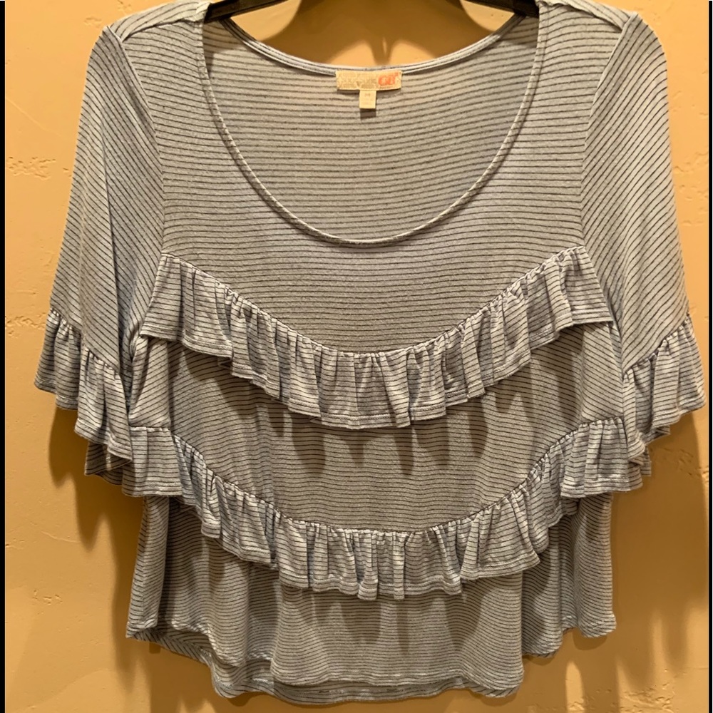 Gianni Bini | EUC! crop top with ruffles | M